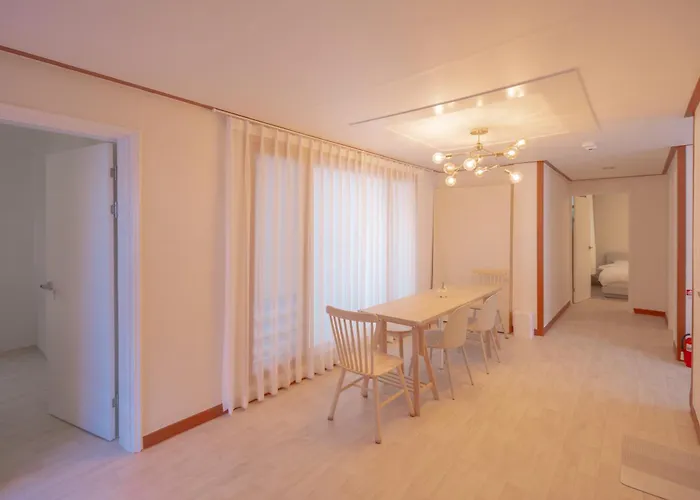 4 Queen Beds 3br Family 8 Guests Wangsimni Seoul