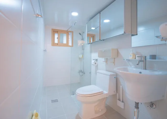 Apartment 4 Queen Beds 3br Family 8 Guests Wangsimni *